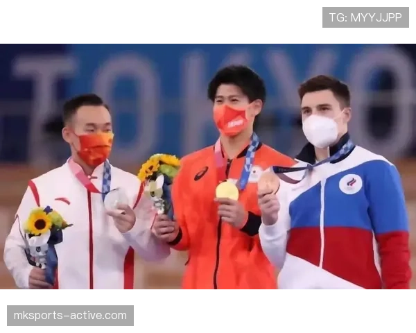 李小鹏这日常，也太不像奥运冠军了，半夜吃火锅还被拍到了？