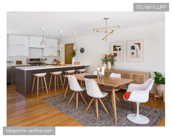 王楠家的厨房比我家客厅还大，这谁顶得住啊