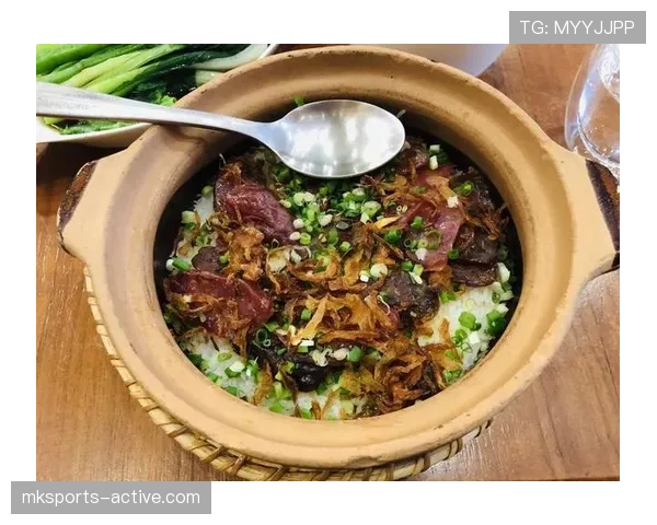 陈艺文今天又瘦了，连饭都敢少吃到这份上？真怀疑她是不是换了空气吃饭！